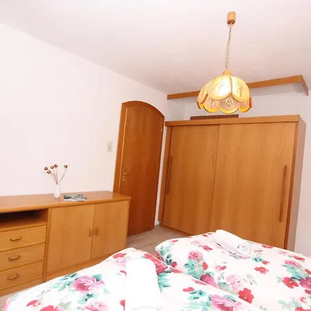 Апартаменты Haus Schoene Aussicht *