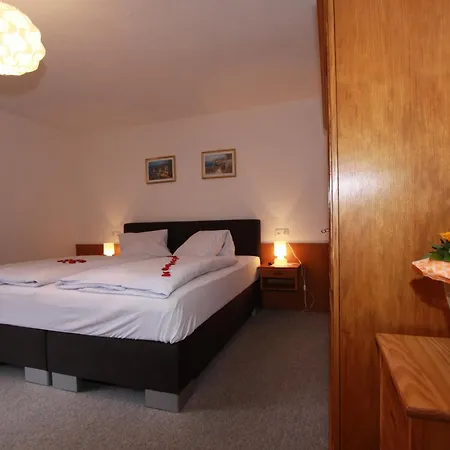 Апартаменты Haus Schoene Aussicht *