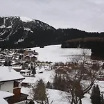 Haus Schoene Aussicht بيروانغ
